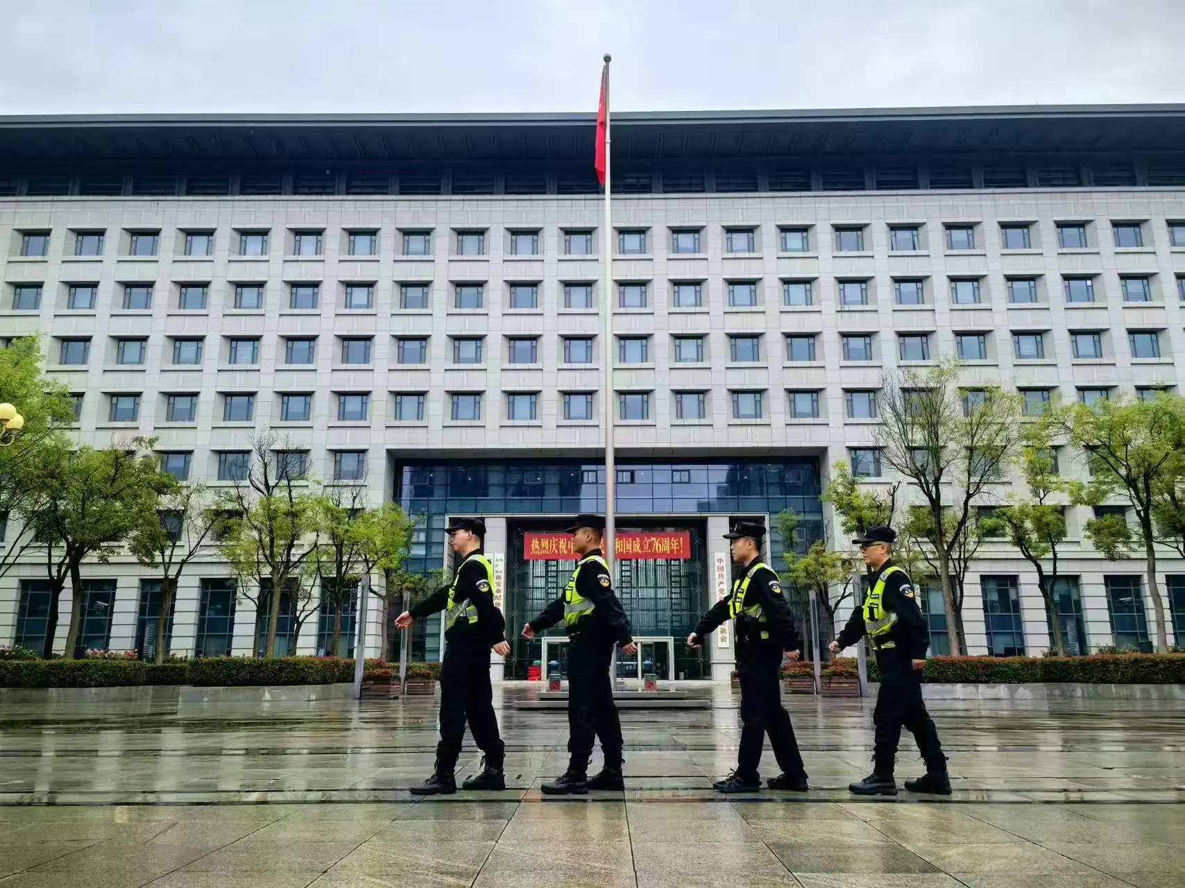 国庆守护不停歇 经发物业以匠心服务绘就节日最美底色