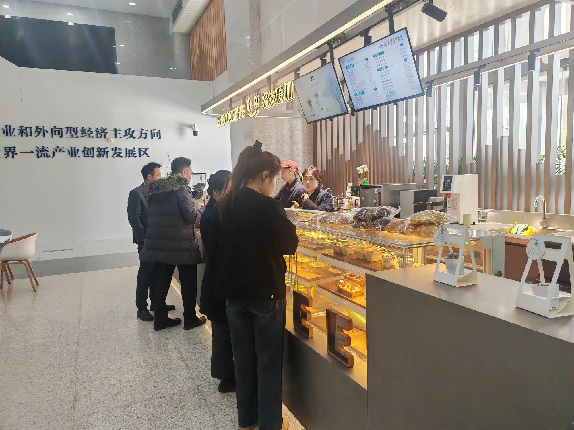 经发轻厨创新轻食产品受热捧 “药食同源+场景化研发”引领职场饮食新风尚